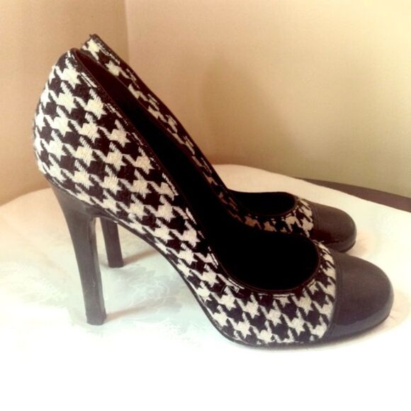 Oh Deer! Black and White Houndstooth Women's Heels - Picture 1 of 3